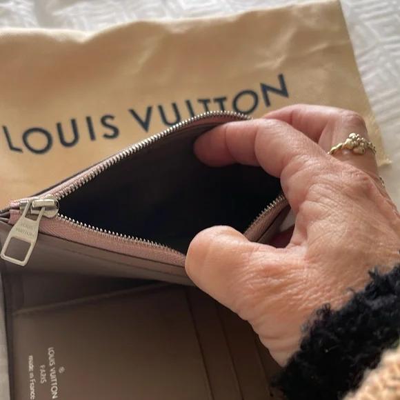 Authentic Louis Vuitton pink leather wallet - Picture 7 of 8